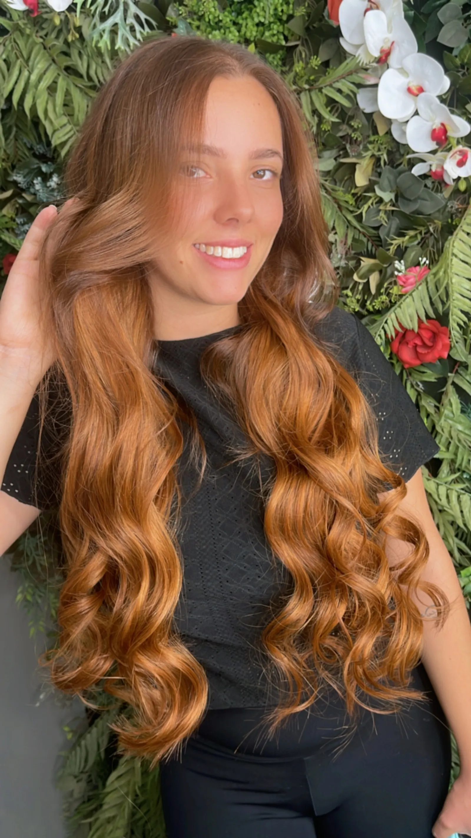 Mega hair loiro acobreado ondulado — resultado Scarlett Caroline Beauty