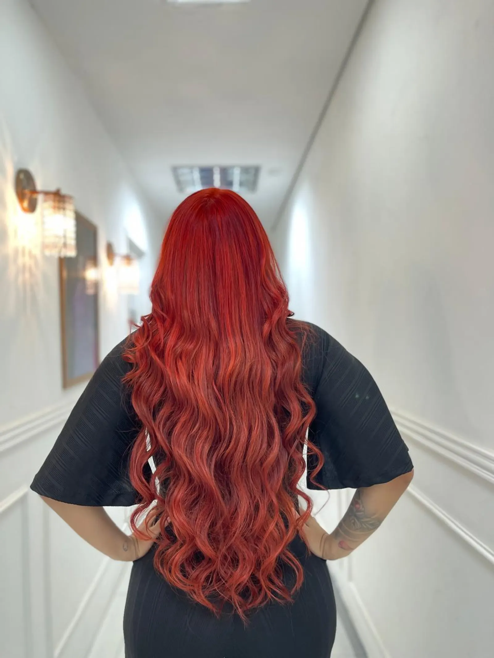 Mega hair ruivo longo visto de costas — Scarlett Caroline Beauty BH